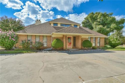 4005 Patty Ln, Bethany, OK 73008-3048