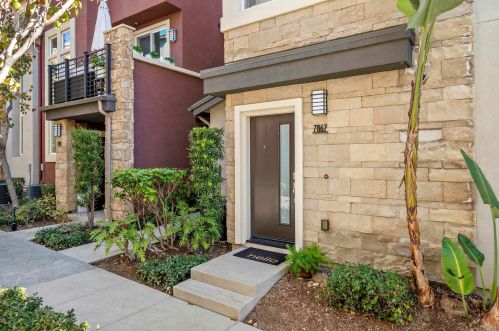 7867 Modern Oasis Dr, San Diego, CA 92108-2621