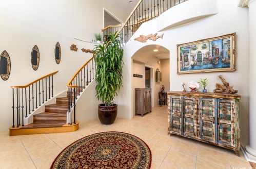 1042 Kuekue St, Honolulu, HI 96825-4141