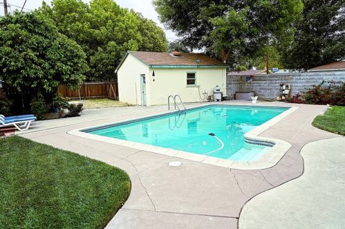 4638 Edgewood Pl, Riverside CA  92506-1027 exterior