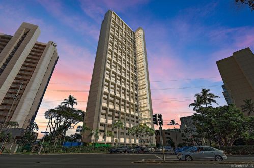 555 University Ave, Honolulu HI  96826-5003 exterior