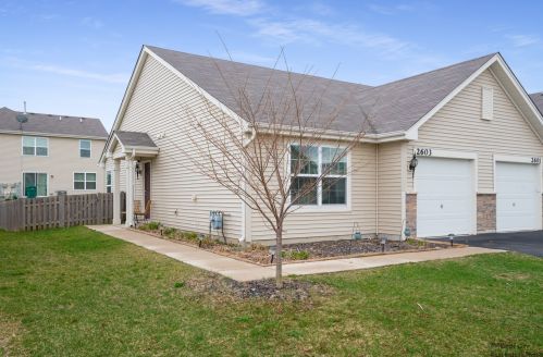 2603 Carlisle Ln, Pingree Grove, IL 60140-9015