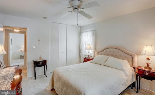 54 Valleybrook Dr, Lancaster PA  17601-4612 exterior