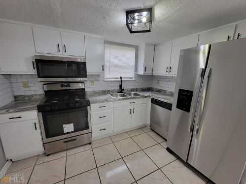 6688 Branchview Ct, Rex GA 30273-2156 exterior