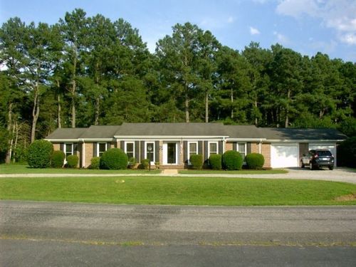301 Old Plank Rd, Kenbridge, VA 23944-3524