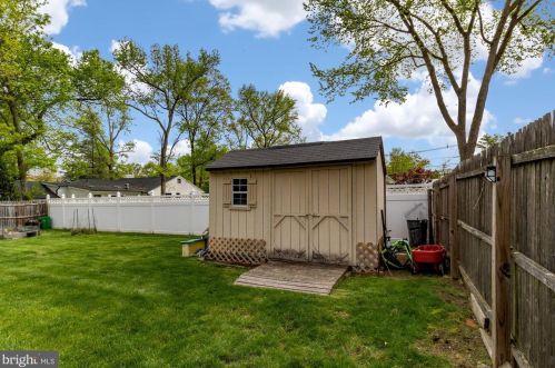 841 Cedar Ave, Tavistock NJ 08033-1011 exterior