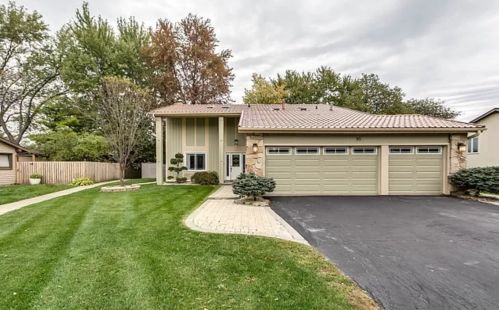 85 Country Club Ct, Palatine, IL 60067-2705