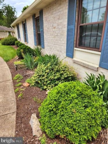 50 Valleybrook Dr, Lancaster PA  17601-4612 exterior