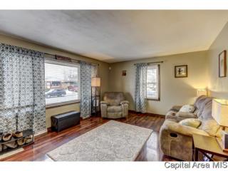 2005 Randall Ct, Springfield IL  62703-3381 exterior