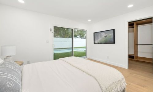 5261 Allott Ave, Van Nuys CA  91401-5902 exterior