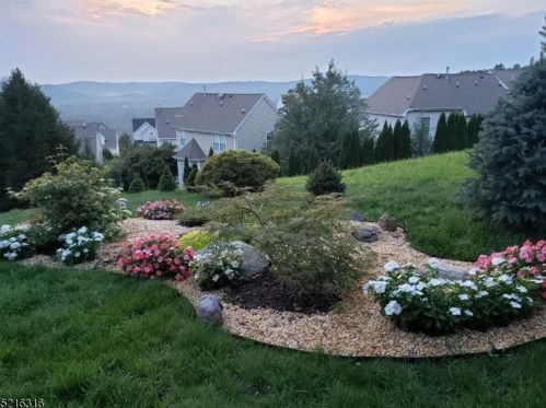 162 Winding Hill Dr, Hackettstown, NJ 07840-5658