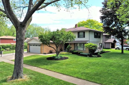 201 Yates Ln, Mount Prospect, IL 60056-2727