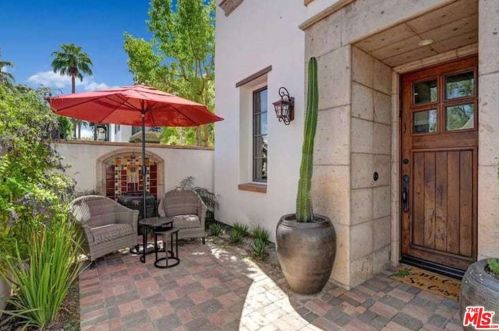 245 Cahuilla Rd, Palm Springs, CA 92262-6300