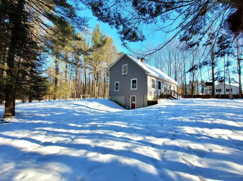 46 Wood St, Fairfield, ME 04937-3205