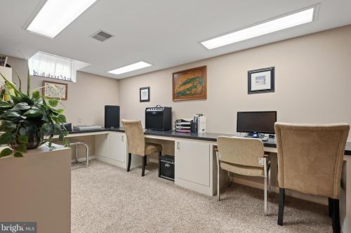 884 Salisbury Ct, Lancaster PA  17601-4481 exterior