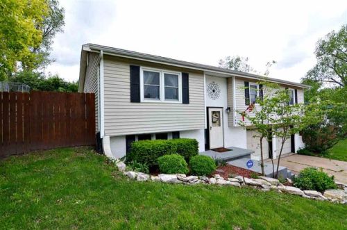 104 Drake Dr, Manhattan, KS 66503-3028