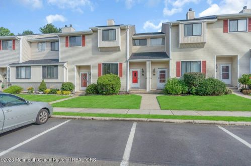 423 Middlewood Rd, Middletown NJ  07748-1335 exterior