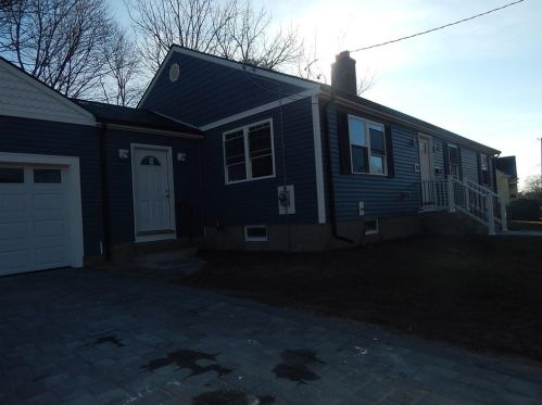 28 Belcourt Ave, Providence, RI 02911-3215
