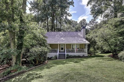 134 Junaluska Dr, Holly Springs, GA 30188-3128