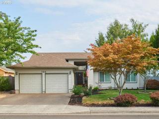 784 6th St, Dundee, OR 97115-9680