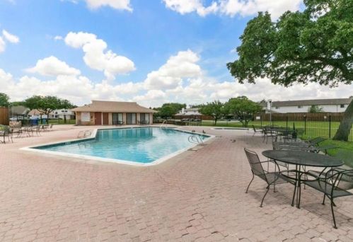 2633 Via Cordova, Carrollton TX 75006-4656 exterior