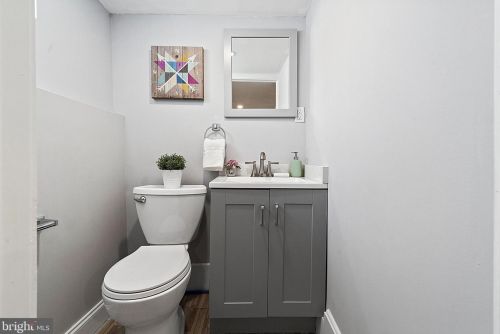 609 61 St, Philadelphia PA 19142-3402 exterior