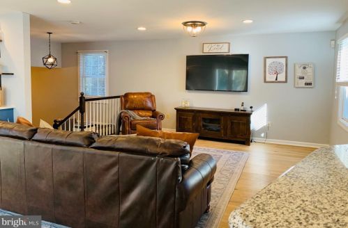 69 Riverside Dr, Severna Park, MD 21146-3403