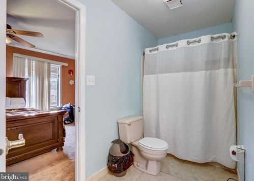 4 Crawford Ct, Trenton NJ  08690-3618 exterior