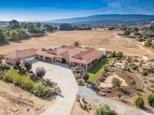 1120 Day Rd, Gilroy, CA 95020-9336