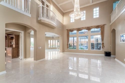 7300 Chateau Rdg Ln, Riverside CA  92506-7542 exterior