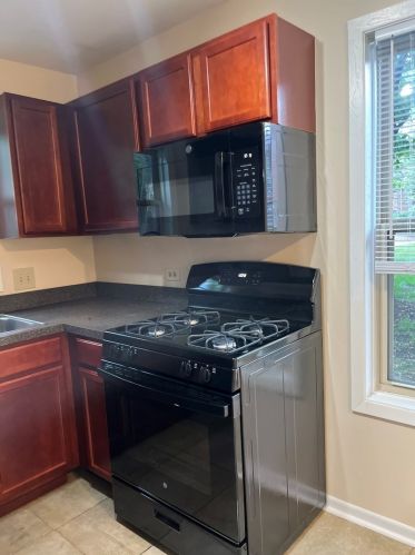 1521 Raymond Dr, Naperville IL  60563-9719 exterior