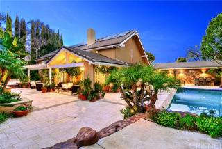 19714 Komar Dr, Los Angeles, CA 91356-4937