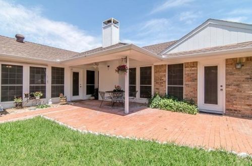 2116 Springwood, Carrollton TX  75006-2804 exterior