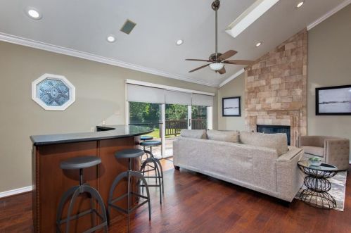 2711 Lakeview Ln, Carrollton TX exterior