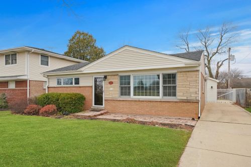 8222 Harlem Ave, Niles IL  60714-2658 exterior