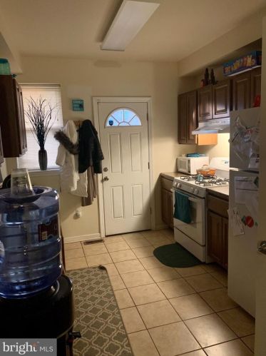 1061 Langham Ave, Camden NJ 08103-2817 exterior