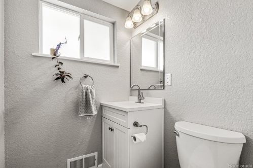 7837 Elmwood Pl, Denver CO  80221-3224 exterior