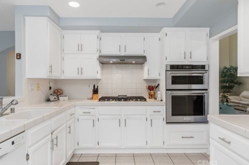 1874 Natalie Ln, Riverside CA  92506-4656 exterior