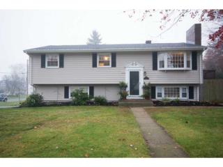 250 Leander Ave, Portsmouth, RI 02871-1113