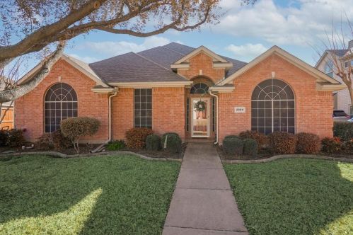 2004 Tophill Dr, Lewisville, TX 75022-4487