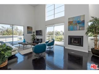 520 Barrington Ave, Los Angeles CA  90049-4302 exterior