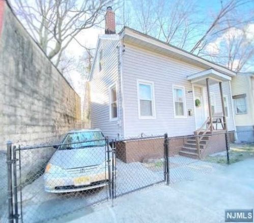 11 Bridge St, Paterson NJ  07522-1843 exterior