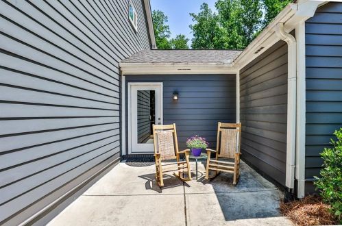 7225 Hunters Branch Dr, Atlanta GA  30328-1718 exterior