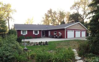 4550 Crestwood Dr, Bismarck, ND 58503-9034