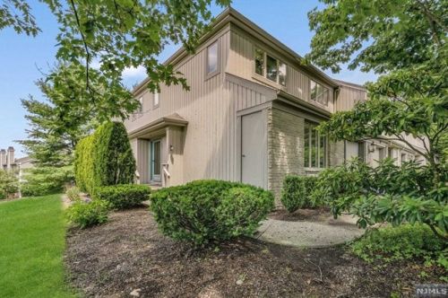 573 Laramie Ln, Mahwah, NJ 07430-3408