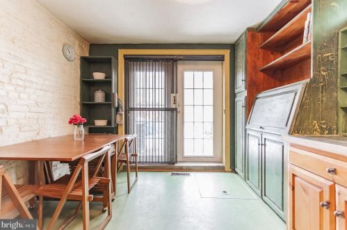 806 Front St, Philadelphia PA 19106-3019 exterior