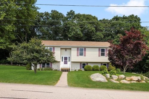 22 Jolly Ln, Westerly, RI 02891-3020
