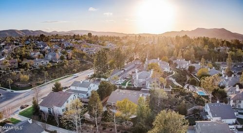 1267 Fitzgerald Rd, Simi Valley CA 93065-4480 exterior