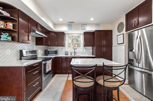 7319 Beverly Park, Springfield VA  22150-3162 exterior