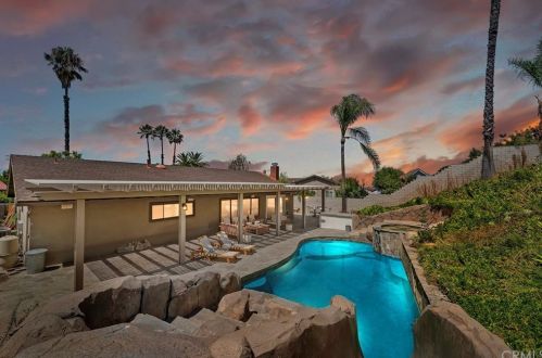 1208 Grossmont Dr, Riverside, CA 92506-4713